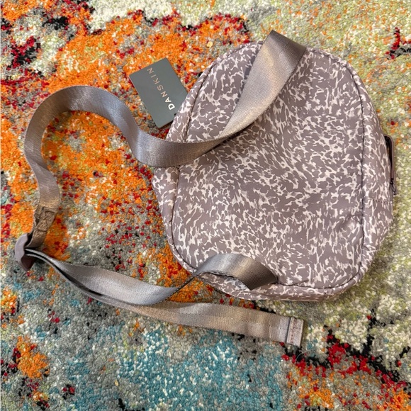 NWT Danskin Crossbody Bag - Picture 2 of 3